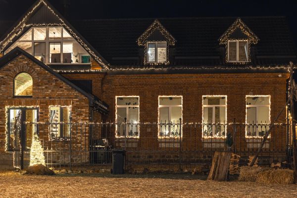 Best-Christmas-lights-installed-on- Littleton home-roofline (1)